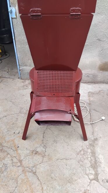 нашли кошку: Продаю дробилку одна фазную универсальную дробилку дробит кукурузник и