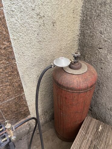 профессиональный духовой шкаф для выпечки: Продаю все на фото. Газ баллоны по 1500 +400 переходник Морозильник