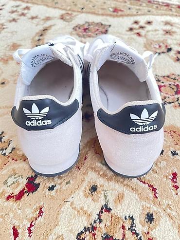 Мужские кроссовки, 42.5, Adidas Originals, Б/у, цвет - Белый, Самовывоз at lalafo.kg Мужские кроссовки, 42.5, Adidas Originals, Б/у, цвет - Белый, Самовывоз