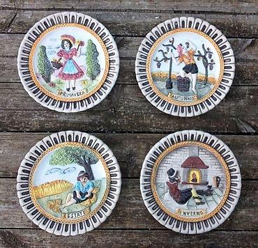 Ostali kućni dekor: Piatti \"Quattro stagioni\"" (set 4) in ceramica artistica. Made in — 1