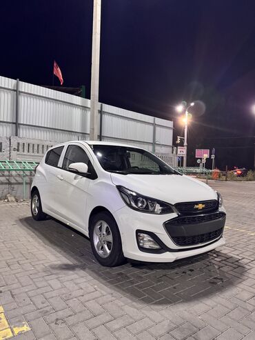 купить авто от хозяина: Chevrolet Spark: 2018 г., 1 л, Вариатор, Бензин, Хетчбек