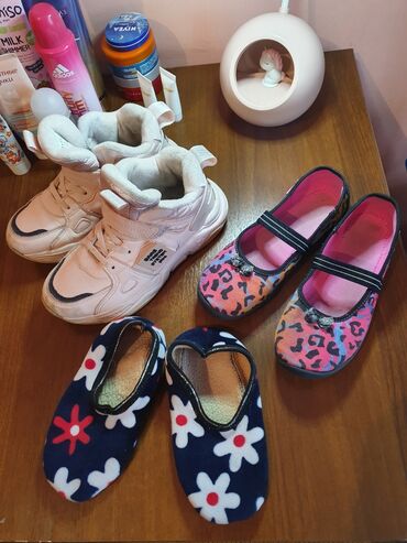 домашняя обувь: ПРОДАЮТСЯ Кроссовки на девочку, нежно розовые. Размер - 32 Чашки -