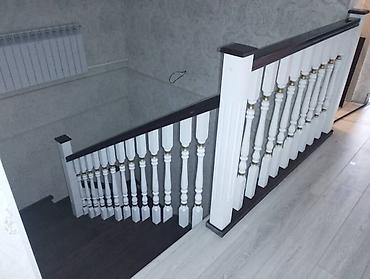 Деревянные лестницы: Деревянная лестница Для дома, Форма лестницы: Г-образная, Стиль: Классический — 30