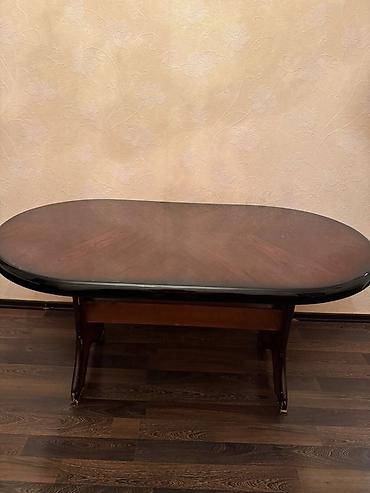 Oval formal masa - Material: bərk ağac (taxta), üzəri parlaq laklama