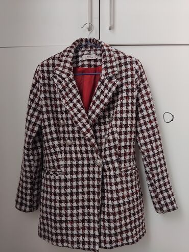 Пиджаки, жакеты: Продаю классический твидовый пиджак. Этот стильный и универсальный