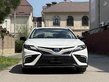 Toyota: Toyota Camry: 2021 г., 2.5 л, Автомат, Гибрид, Седан — 2