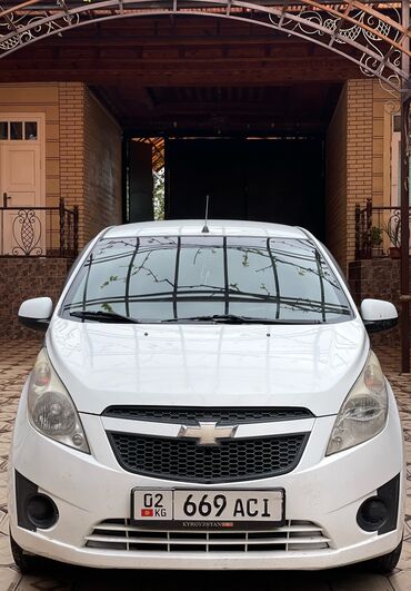 маленький автомобиль: Chevrolet Spark: 2012 г., 1 л, Автомат, Газ, Хэтчбэк