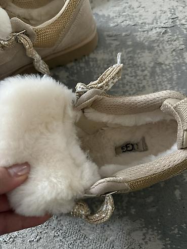 балаклавы летние: Кроссовки, 38, UGG, Новый, цвет - Бежевый, Бесплатная доставка — 3