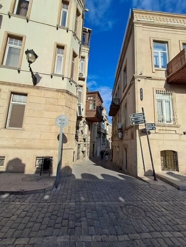 Otaqların günlük kirayəsi: Salam əleykum. İçərişəhər metrosuna yaxin, Qala divarlarından içəridə — 11