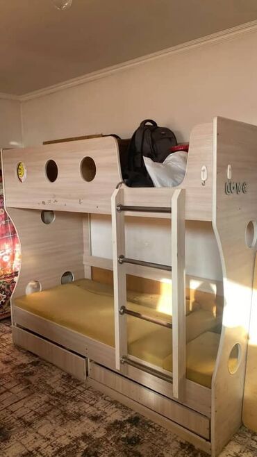 купить кровать полуторку с матрасом: Двухъярусный кровать в хорошем состоянии