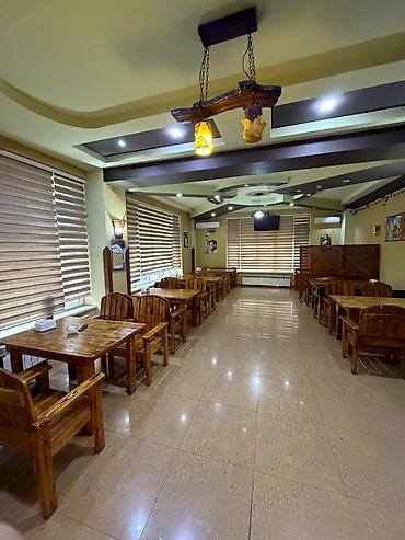 Digər restoran, kafe avadanlığı: 14 ədəd taxta masa * Hər masanın yanında 4 ədəd taxta stul — — 7