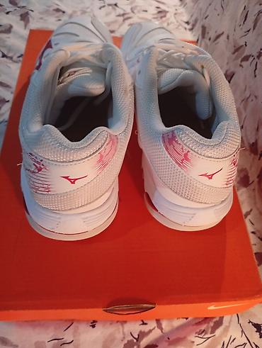 Patike: Mizuno Wave Voltage ženske patike za odbojku – bele sa crvenim — 4