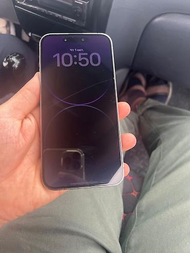 Смартфон Apple iPhone с экраном 6.1", Dynamic Island. Плоские стальные