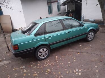 Volkswagen: Volkswagen Passat: 1988 г., 1.8 л, Механика, Бензин, Седан