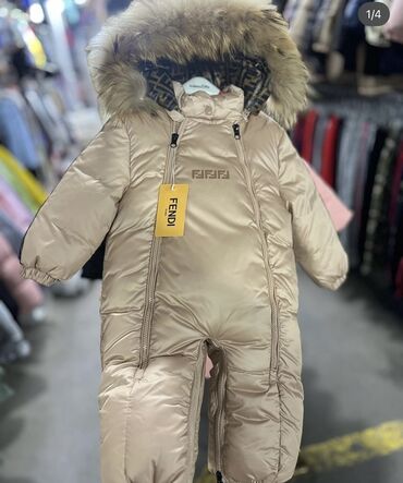 бренды верхней мужской одежды: Детский зимний комбинезон с капюшоном и меховой опушкой. Особенности