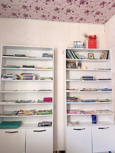 ofis ləvazimatı: Ağ rəngdə ofis mebel dəsti Tərkibi: - 2 ədəd kitabxana rəfi: hər biri — 1