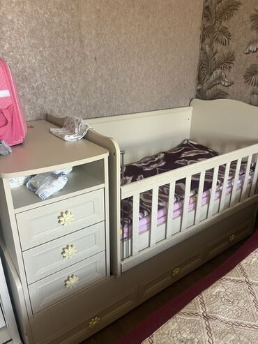 Bitkilər: Oğlan və qız üçün, Beşik, Komod