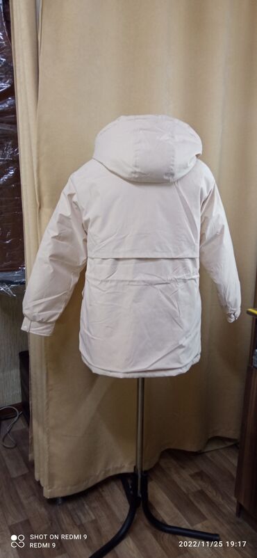 куртка бежевый: Продам женскую куртку, осень/ весна 44размер, рост 165-168см, подклад