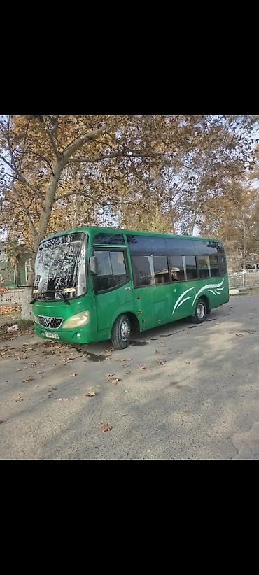 traktor farası: Yaşıl rəngli kiçik şəhər/marşrut avtobusu - Marka/model: Higer (kiçik — 5