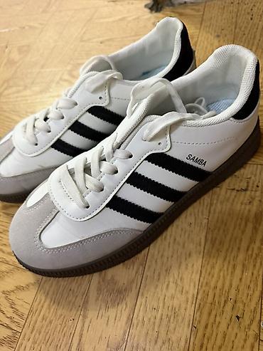 Мужские кроссовки, 39, Adidas, Б/у, цвет - Белый, Самовывоз, Платная доставка