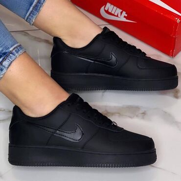 Patike: Nike air force patike

Novo
Brojevi 36 do 46

fb Moja Kupovina 1 — 12