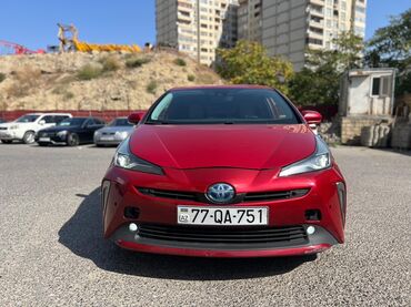 yuk masini arendaya verilir: Toyota Prius: 1.8 л | 2021 г. Хэтчбэк