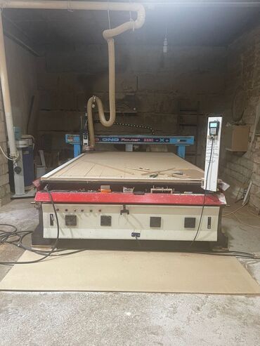 taxta yeşiklər: CNC Router 3330-X, geniş iş sahəsi və güclü mühərriki ilə müxtəlif