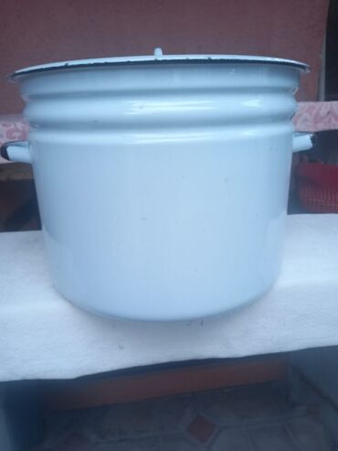 Наборы посуды: Набор разнообразной кухонной утвари, включающий эмалированные — 4