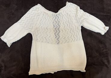 toxunma jaketler: Ağ rəngli açıq toxunuşlu qadın kardiqanı - Model: qısa kardiqan, ön