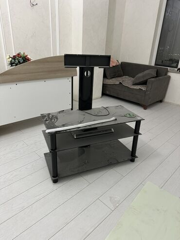 Комоды: Прямой ТВ стенд, С полками, Стеклянный