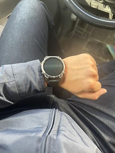 Смарт‑часы с круглым сенсорным дисплеем и металлическим корпусом ⌚