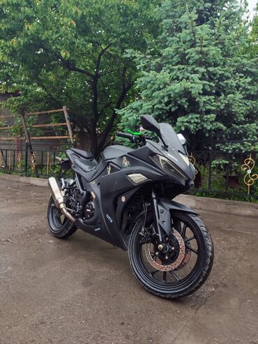 продаю мотоцикл: Спортбайк Yamaha, 200 куб. см, Бензин