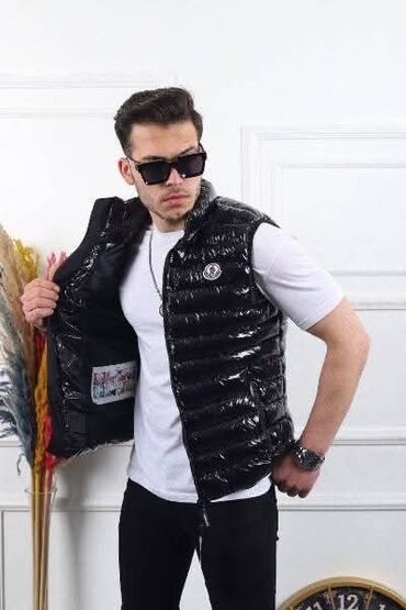 Prsluci: Muski prsluci
S M L XL XXL
Cena 3500 din — 11