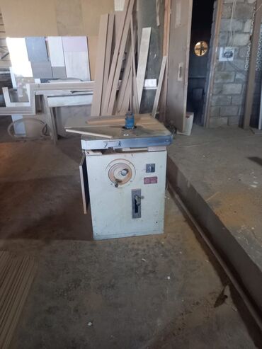 Mebel və taxta dəzgahları: CNC 4000 man, frez dəzgahı 1200 man,reysmus 40sm-lik 1100 — 6