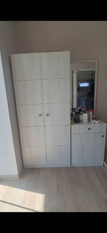 Rəflər: 3 esya 3u birden satilir 500 azne tezediler lakin ev satldgi ucn