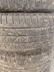срочно продаю в связи с переездом: Шины 265 / 65 / R 17, Всесезонная, Б/у, Комплект, Внедорожные (АТ/МТ), Корея, Roadstone