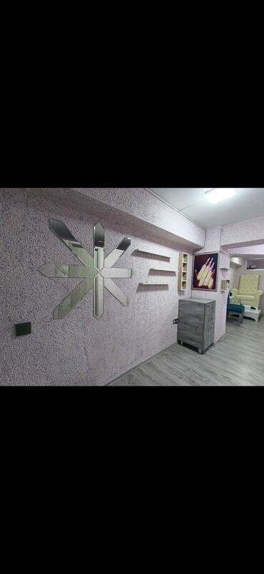 Digər kommersiya daşınmaz əmlakı: Gözəllik salonu əşyalar daxil hər şeyi ilə arendaya verilir. Ətraflı — 11