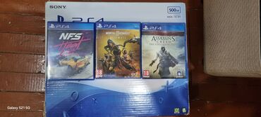 PS4 (Sony PlayStation 4): Продаю Sony PlayStation 4, в хорошем состоянии, в комплекте 2