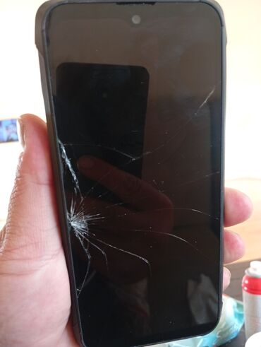 qara çanta: Cubot markalı qara rəngli smartfon, dayanıqlı gövdə ilə təchiz olunub