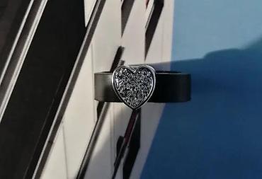 Prstenje: Ricarda M. silikonski prsten sa blistavim srcem. Signirano Ricarda M — 8