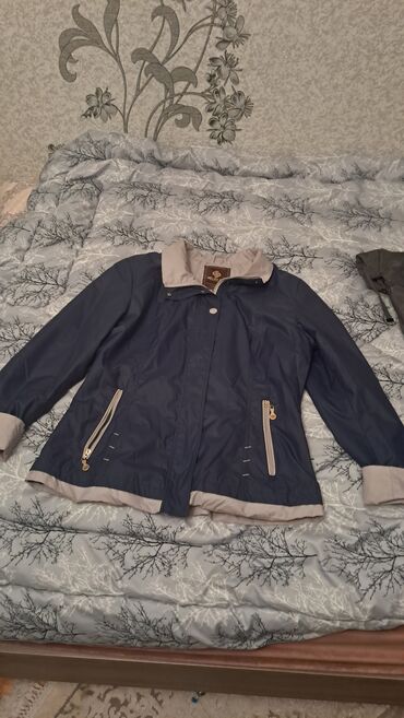 Plaşlar: - Şkaf vitrini: İki bölməli, yuxarı hissəsi tam şüşə sürgülü — 5