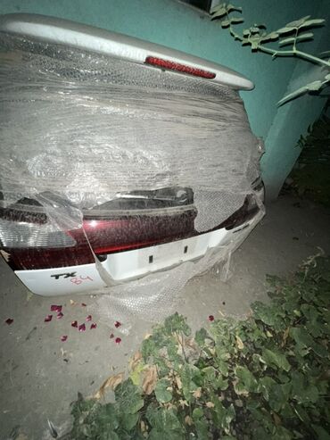 кузов на метал: Крышка багажника Subaru, 2002 г.