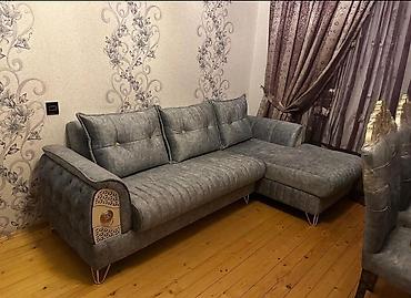 Künc divan – müasir dizaynlı, yumşaq toxumalı parça örtük. -