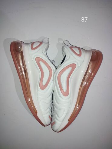 Women's Sneakers and athletic shoes: RASPRODAJA
Dostupni brojevi na slikama
Cena 3500 din — 3