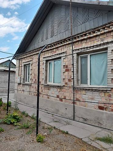 манас бишкек: Продаётся 4-х комнатный дом на участке 11,5 соток в ПГТ "Манас". Дом — 8