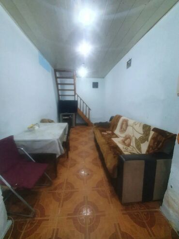 1 комнатные квартиры снять: Bir otaqlı, kompakt yaşayış sahəsi. - Uzun düzbucaqlı planlı otaq