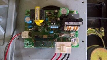 Aksesoari za TV i video: Thomson 32LB040S5 u delovima AV Main board 21483090 EFC031E IFC130 — 9