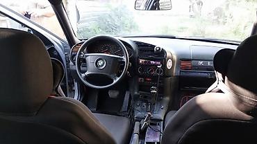 çanqan avto: BMW 3 Series E36 sedan, gümüşü rəng. - Orijinal BMW emblem və M paket — 6