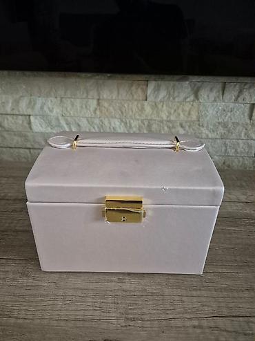 Kutije za odlaganje: Elegantna kutija/organizator za nakit - Materijal: spolja mekana — 1