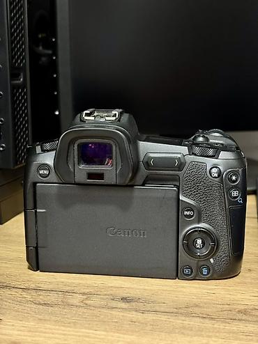 hdm: Беззеркальная камера Canon EOS R (байонет RF) + переходник, батарейка — 6